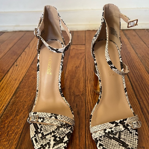 Shoe Dazzle Black and White Snakeskin Heels with Gold Block Heel - Picture 4 of 6